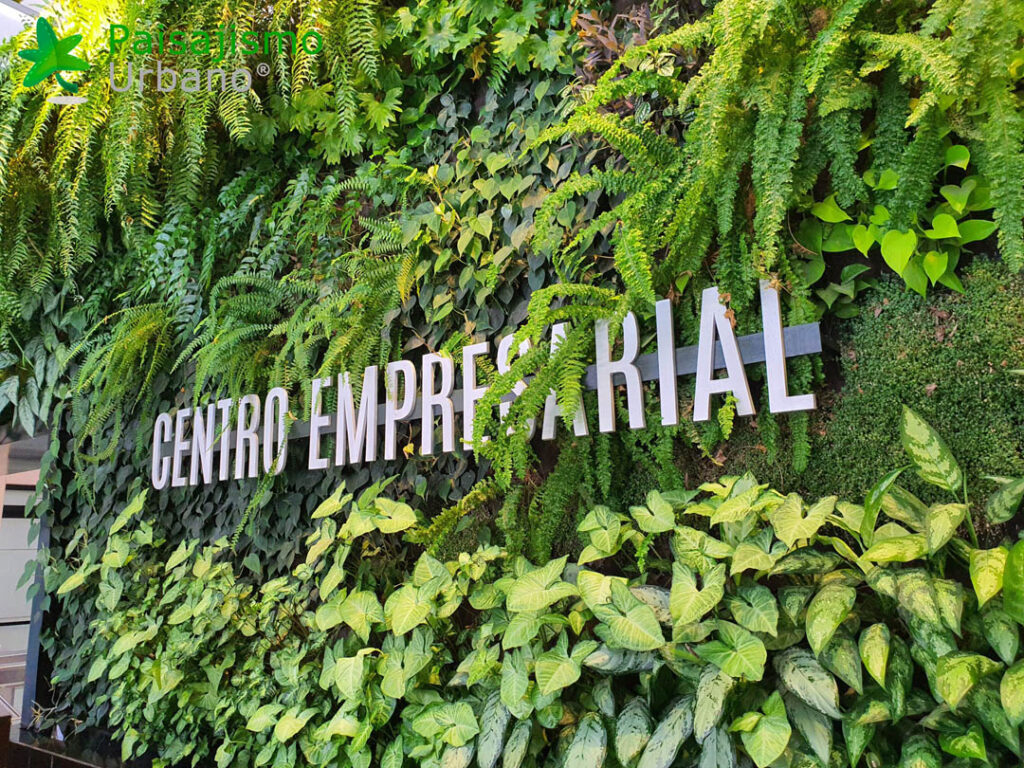 jardin vertical centro empresarial guatemala