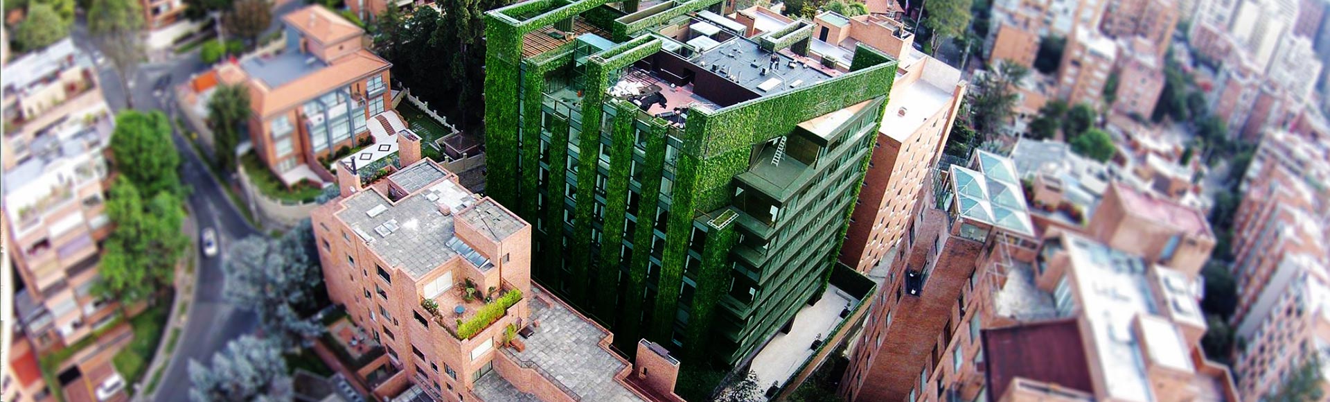 jardin vertical edificio santalaia bogota