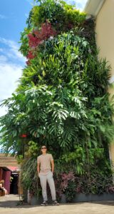 German Leguizamon crea un jardin vertical en la Isla de la Reunión