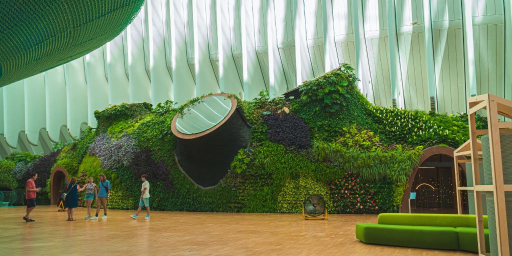 Caixa Forum Valencia - El jardín vertical interior más grande de Europa 2023